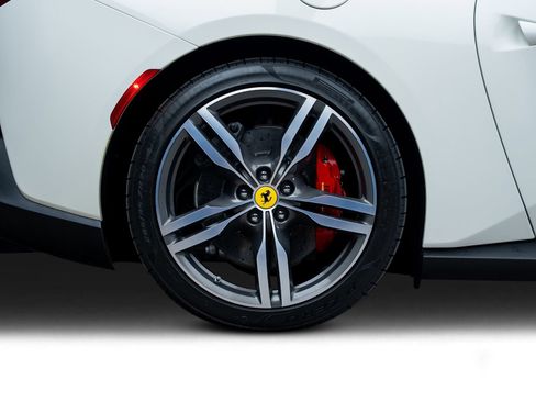 Used 2019 Ferrari Portofino RWD image 32
