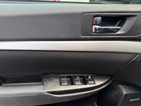 Used 2011 Subaru Outback 2.5i Premium AWD/4WD image 24