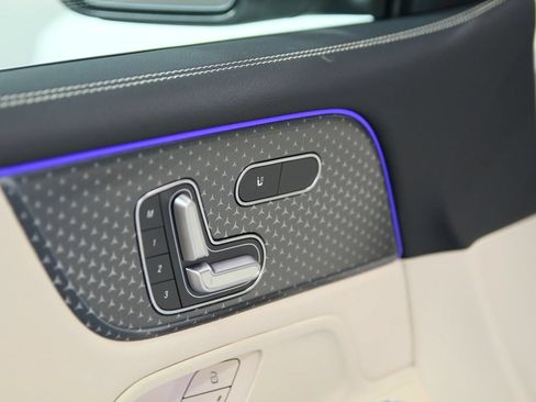 Certified 2025 Mercedes-Benz GLB 250 4MATIC image 22