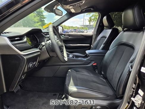 Used 2024 Jeep Grand Cherokee L Laredo RWD image 9