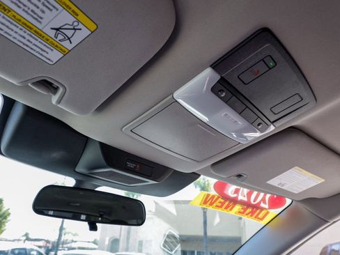 Used 2025 Nissan Pathfinder SV image 31