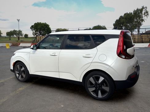 Used 2020 Kia Soul EX FWD image 4
