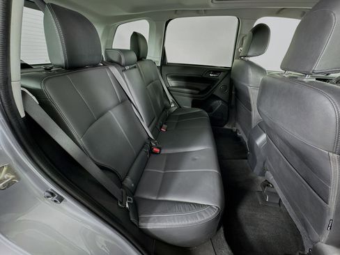 Used 2018 Subaru Forester 2.5i Touring AWD/4WD image 28