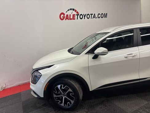 Used 2023 Kia Sportage EX image 5