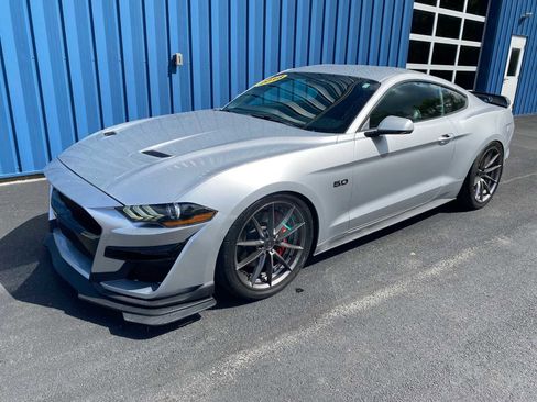 Used 2018 Ford Mustang GT RWD image 2