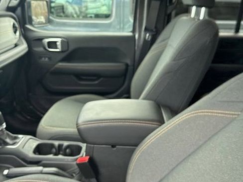 Used 2025 Jeep Wrangler Unlimited Sahara w/ Safety Group image 5