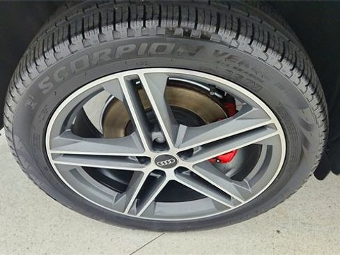 Used 2025 Audi Q5 e Premium Plus w/ Premium Plus Package image 55
