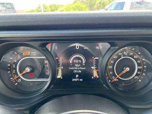 Used 2024 Jeep Wrangler Unlimited Rubicon AWD/4WD image 14
