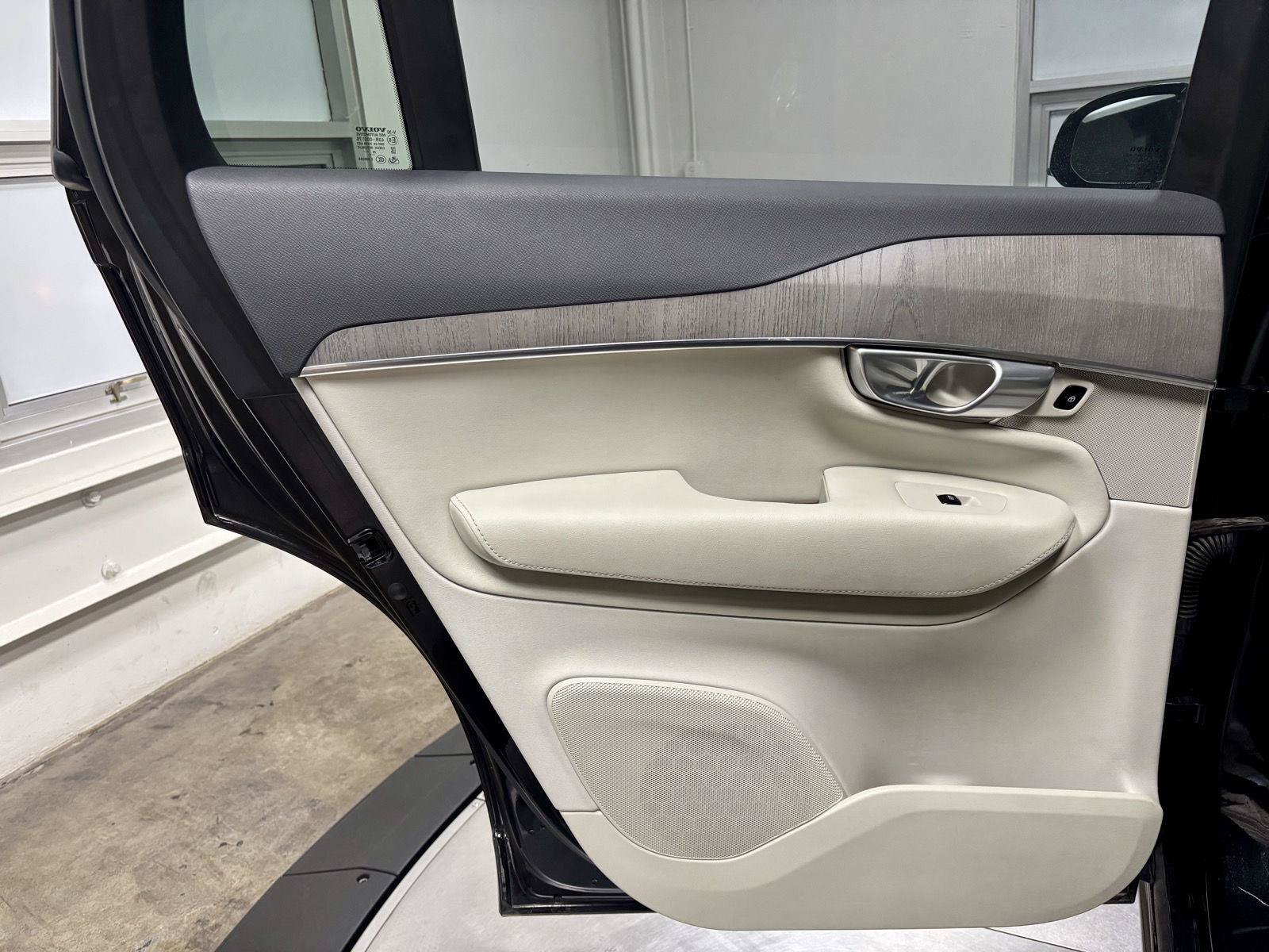 Used 2024 Volvo XC90 T8 Plus AWD/4WD image 19