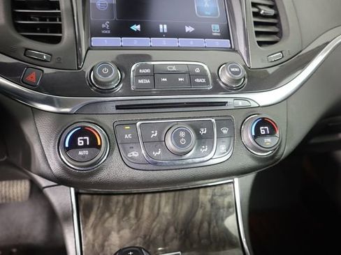 Used 2015 Chevrolet Impala LT FWD image 36