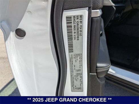 New 2025 Jeep Grand Cherokee Limited w/ Black Appearance Package image 35