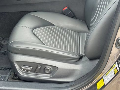Used 2023 Toyota Camry SE FWD image 12