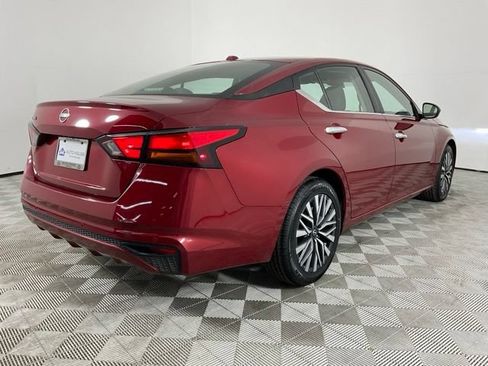 Used 2025 Nissan Altima 2.5 SV FWD image 8