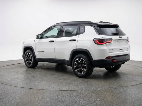 Used 2025 Jeep Compass Trailhawk AWD/4WD image 6