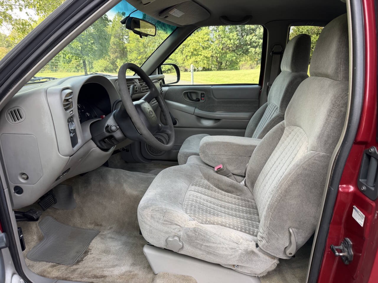 Used 2000 Chevrolet S10 Pickup LS w/ Preferred Equipment Group RWD image 12