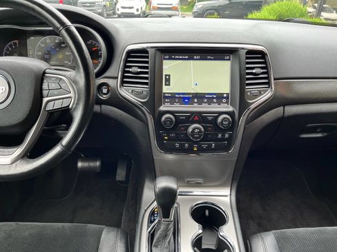 Used 2018 Jeep Grand Cherokee Altitude image 24