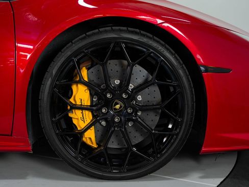 Used 2021 Lamborghini Huracan EVO AWD/4WD image 25