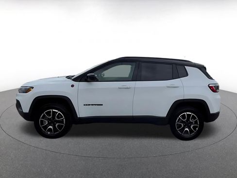 Used 2025 Jeep Compass Trailhawk image 9
