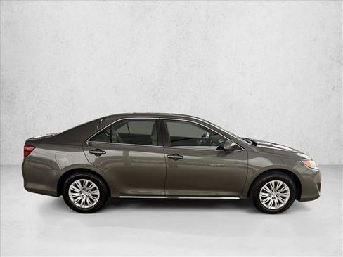 Used 2014 Toyota Camry LE image 4