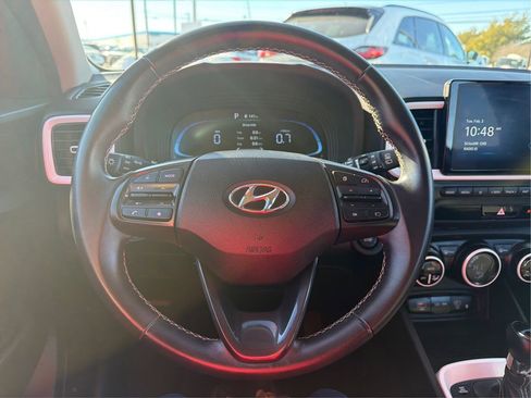 Certified 2023 Hyundai Venue Limited image 18
