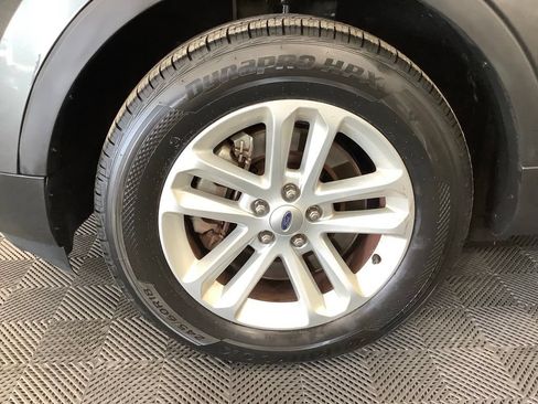 Used 2015 Ford Explorer XLT w/ Equipment Group 202A FWD image 3