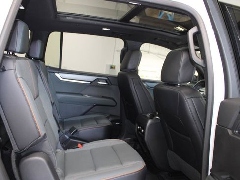 Used 2026 GMC Acadia AT4 w/ Luxury Package AWD/4WD image 22