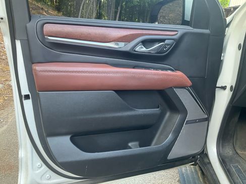 Used 2024 GMC Yukon Denali Ultimate AWD/4WD image 17