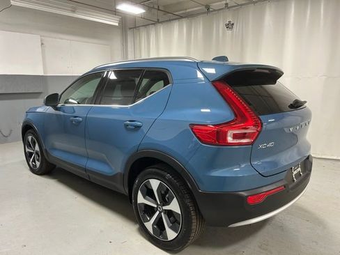 Used 2025 Volvo XC40 B5 Plus AWD/4WD image 2