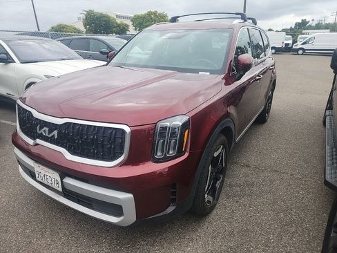 Certified 2023 Kia Telluride EX w/ EX Captain's Chair Package FWD image 3