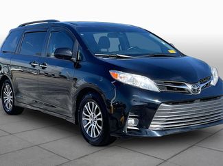 Used 2019 Toyota Sienna XLE FWD video 3