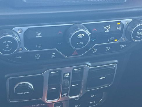 Used 2018 Jeep Wrangler Unlimited Rubicon AWD/4WD image 18