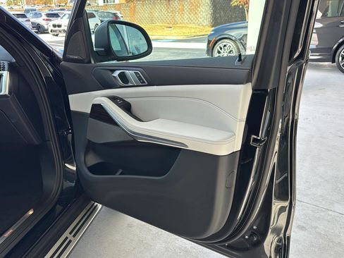 Used 2025 BMW X5 xDrive40i w/ Premium Package image 12