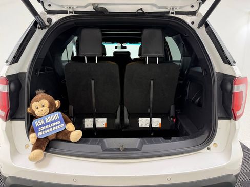 Used 2017 Ford Explorer XLT w/ Equipment Group 202A AWD/4WD image 8