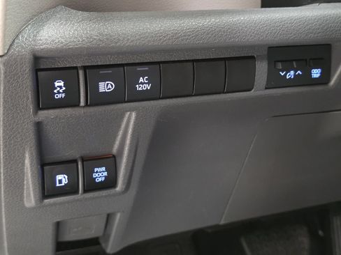 Used 2022 Toyota Sienna Limited AWD/4WD image 31