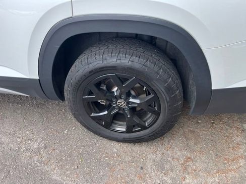 Used 2024 Volkswagen Atlas Peak Edition SEL AWD/4WD image 5