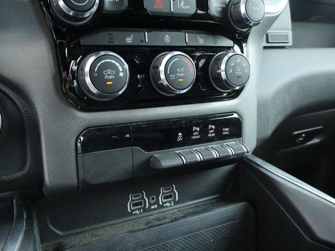 Used 2025 RAM 1500 Big Horn AWD/4WD image 39