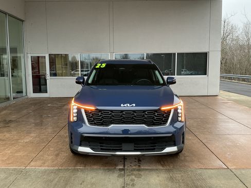 Used 2025 Kia Sorento S image 2