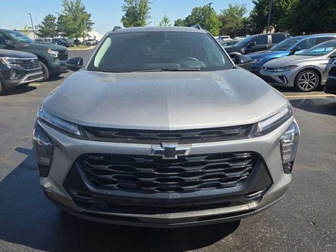Used 2025 Chevrolet Trax ACTIV w/ Driver Confidence Package FWD image 2