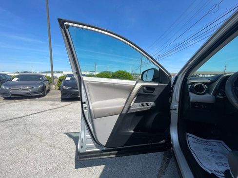 Used 2013 Toyota RAV4 XLE image 9