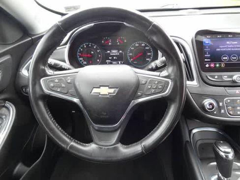 Used 2019 Chevrolet Malibu LT w/ Leather Package FWD image 12