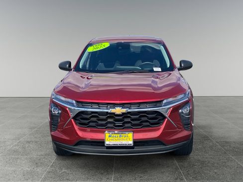 Used 2025 Chevrolet Trax LS FWD image 8