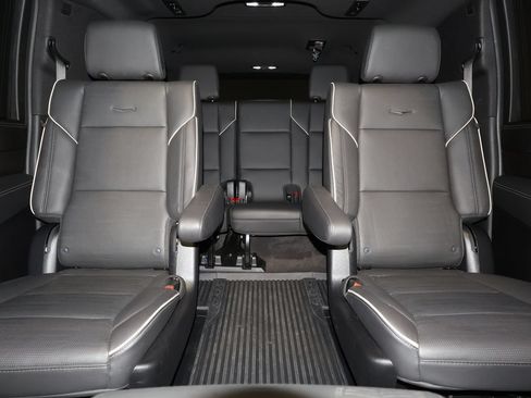 Used 2025 Cadillac Escalade ESV Sport w/ Touring Package AWD/4WD image 33