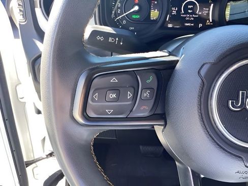 Used 2024 Jeep Wrangler Unlimited image 15