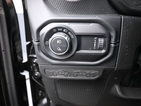 Used 2024 Jeep Gladiator Rubicon w/ Technology Group image 17