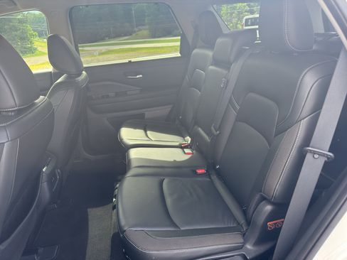 Used 2023 Nissan Pathfinder SL w/ Cargo Package AWD/4WD image 15