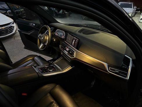 Used 2020 BMW X5 M50i w/ Premium Package image 40