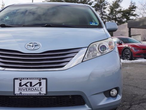 Used 2016 Toyota Sienna XLE image 15
