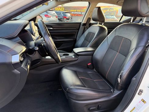Used 2022 Nissan Altima 2.5 SR FWD image 8