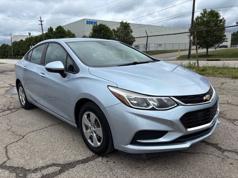 Used 2018 Chevrolet Cruze LS FWD image 1