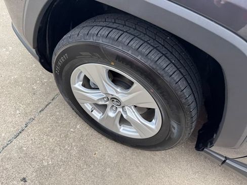 Used 2019 Toyota RAV4 XLE w/ Convenience Package FWD image 22